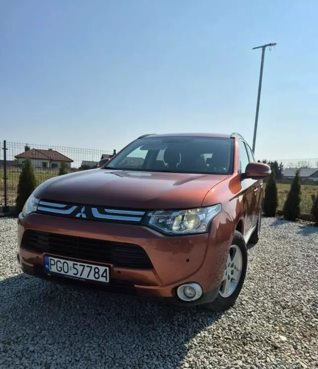 MITSUBISHI Outlander 