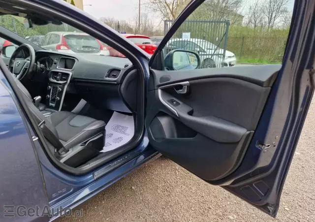 VOLVO V40 D2 Drive-E SCR Momentum