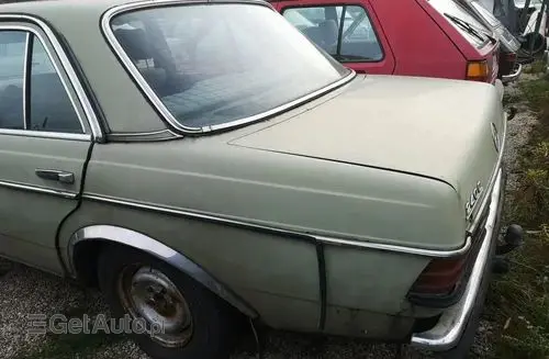 MERCEDES-BENZ W123 