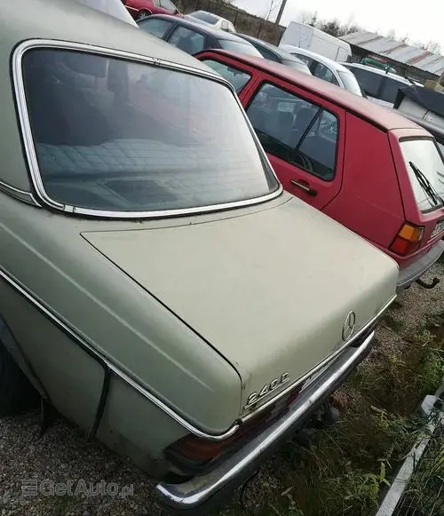 MERCEDES-BENZ W123 