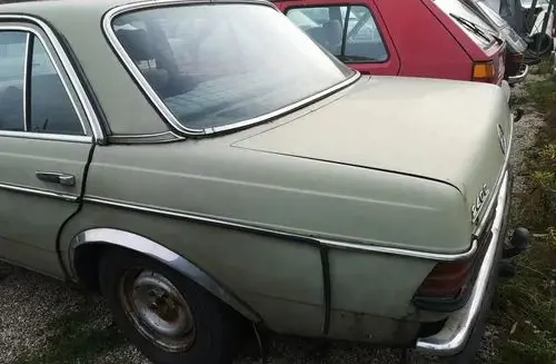 MERCEDES-BENZ W123 