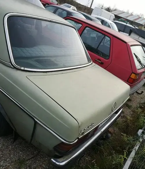 MERCEDES-BENZ W123 