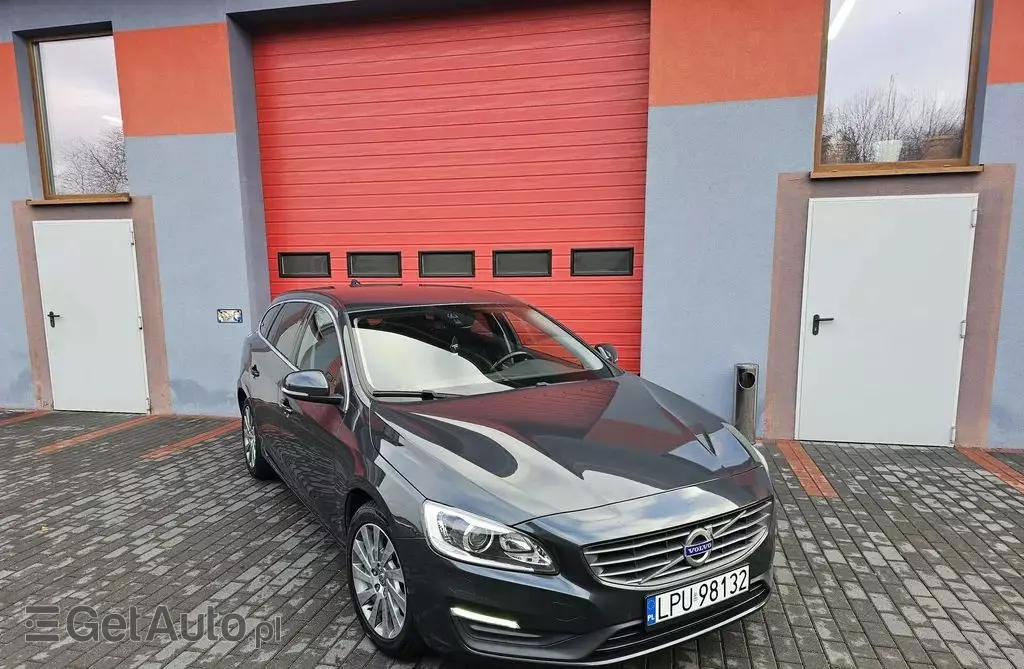 VOLVO V60 