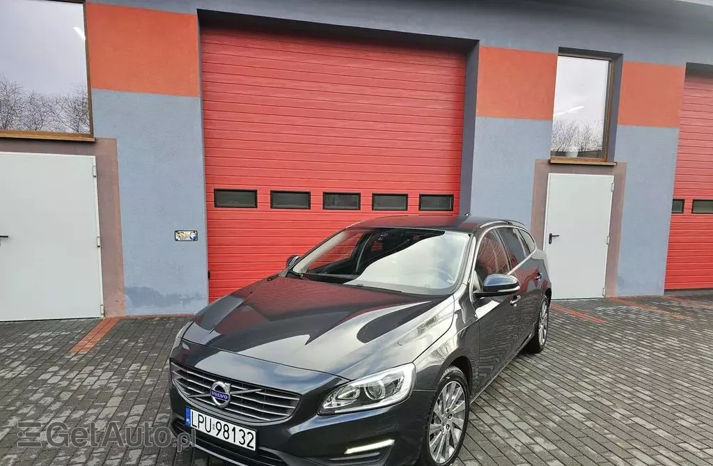 VOLVO V60 