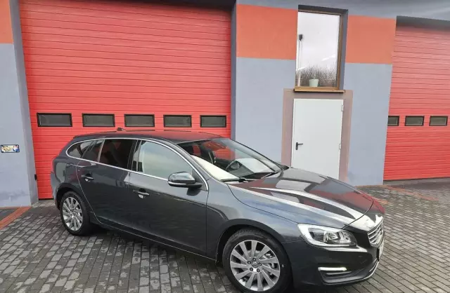 VOLVO V60 