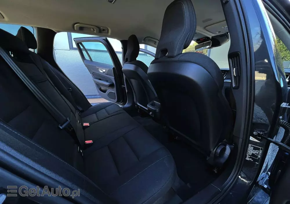 VOLVO V60 D4 Momentum