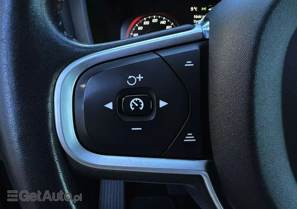 VOLVO V60 D4 Momentum