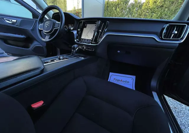 VOLVO V60 D4 Momentum