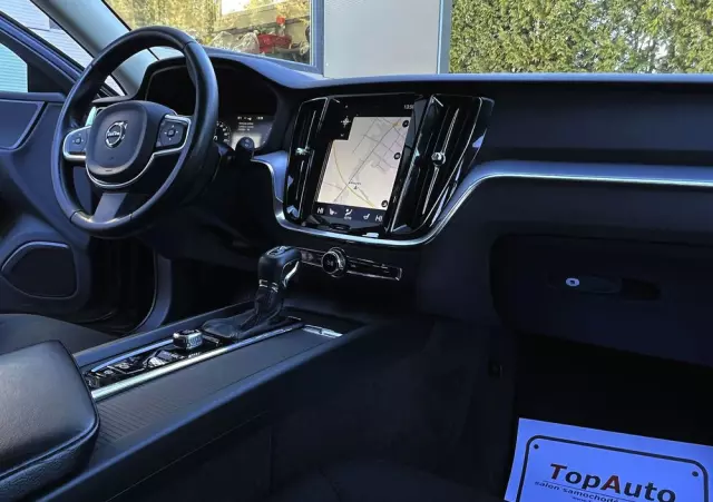 VOLVO V60 D4 Momentum