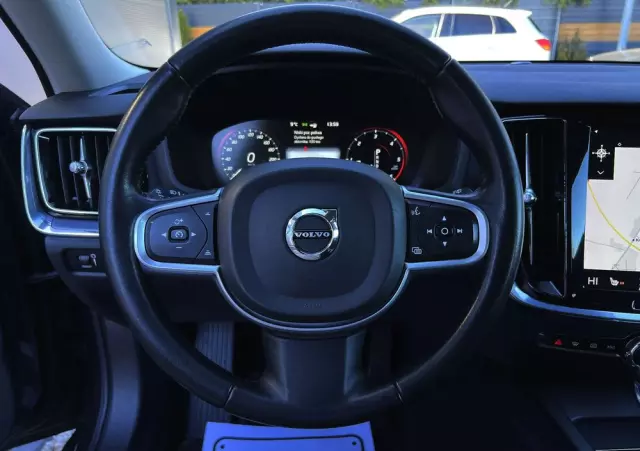 VOLVO V60 D4 Momentum