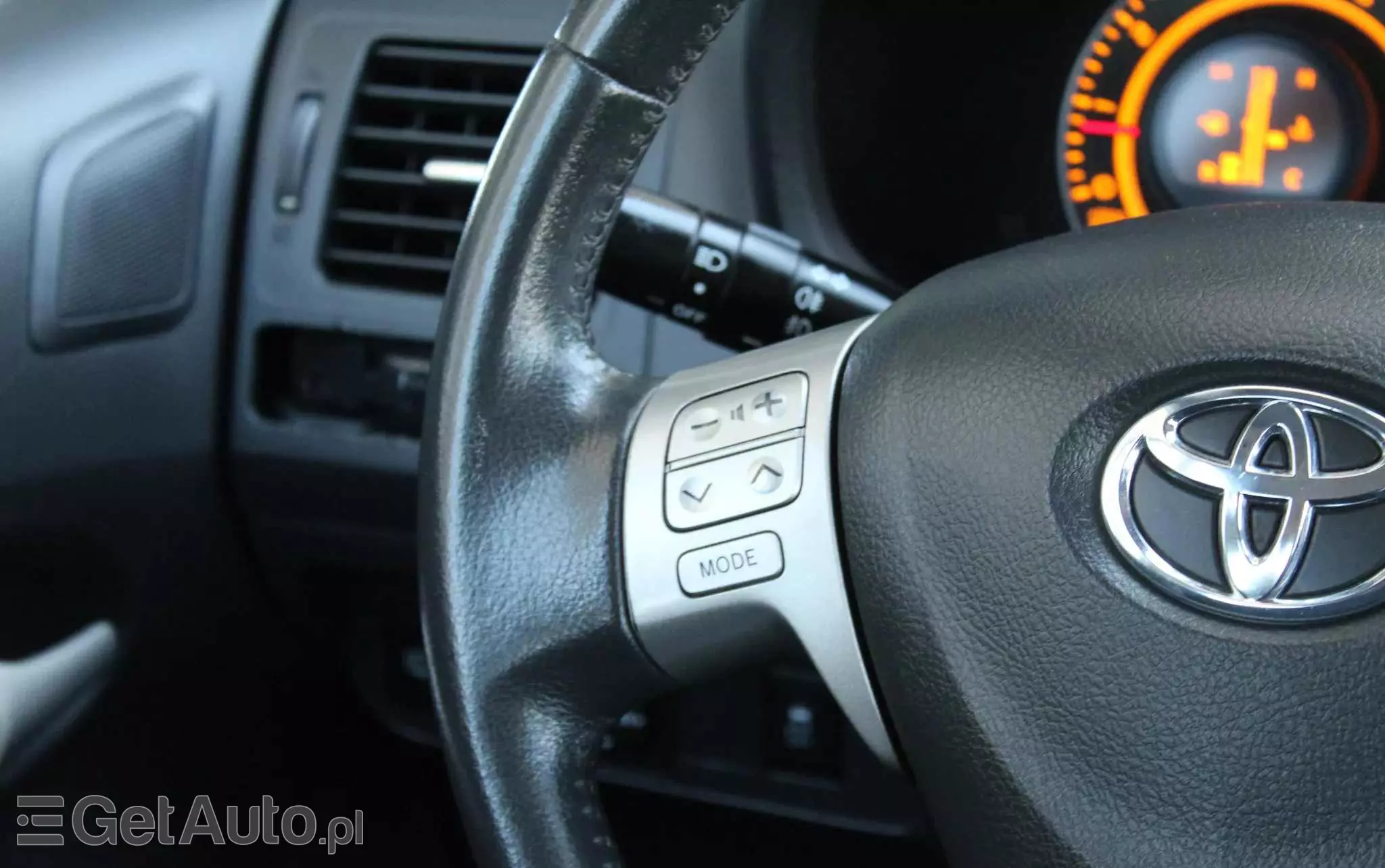 TOYOTA Auris  1.6 VVT-i Team