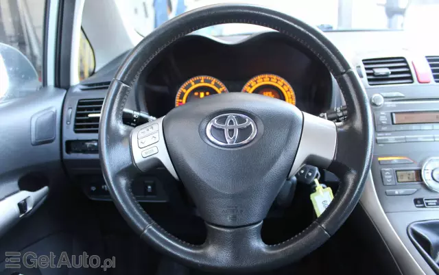 TOYOTA Auris  1.6 VVT-i Team