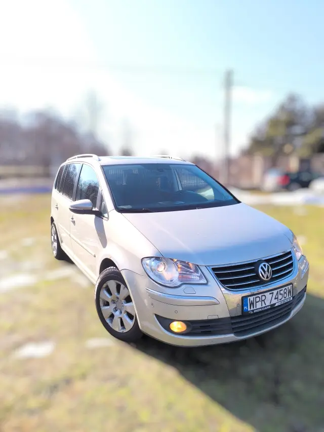 VOLKSWAGEN Touran 