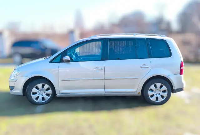 VOLKSWAGEN Touran 