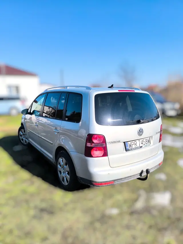 VOLKSWAGEN Touran 