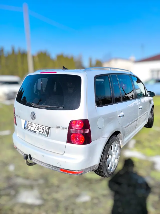 VOLKSWAGEN Touran 