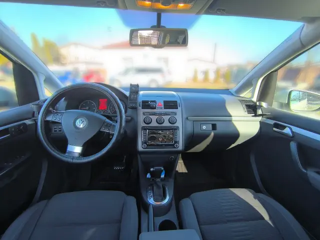 VOLKSWAGEN Touran 