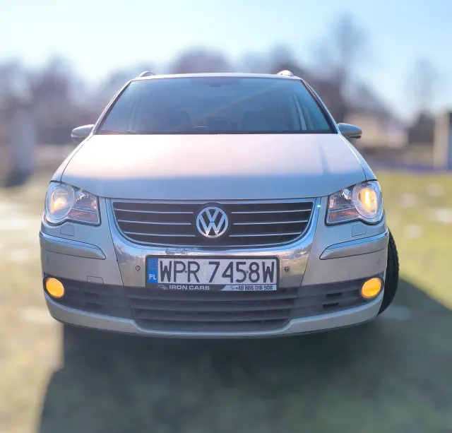 VOLKSWAGEN Touran 