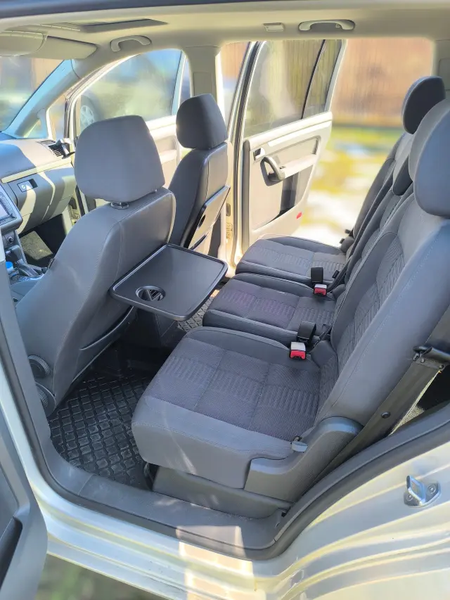 VOLKSWAGEN Touran 