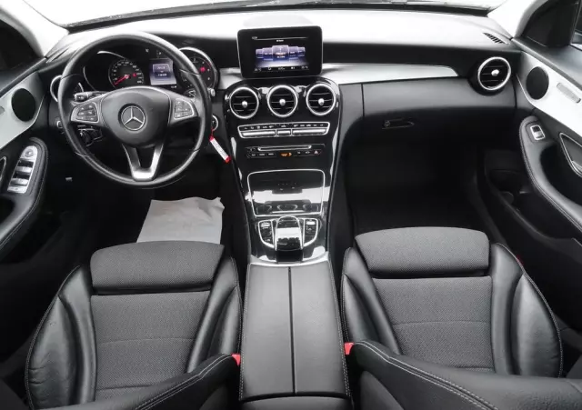 MERCEDES-BENZ Klasa C 220 d 4Matic T 9G-TRONIC Avantgarde