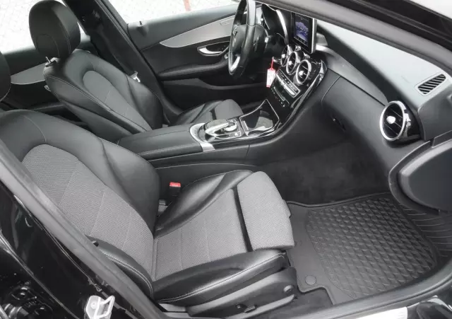 MERCEDES-BENZ Klasa C 220 d 4Matic T 9G-TRONIC Avantgarde