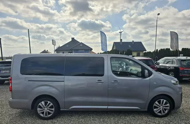 PEUGEOT Traveller 
