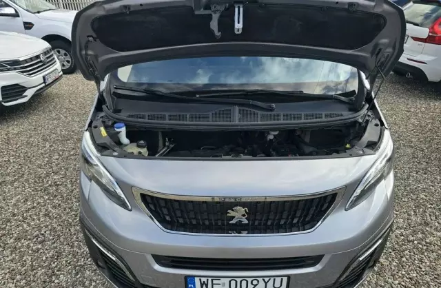 PEUGEOT Traveller 