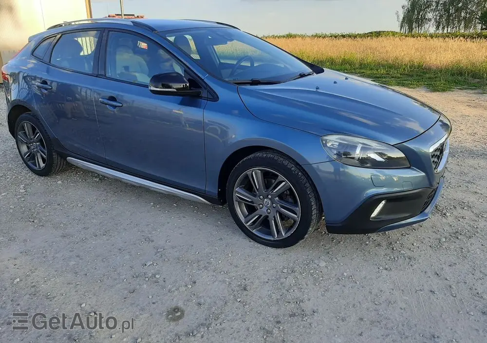 VOLVO V40 Cross Country D2