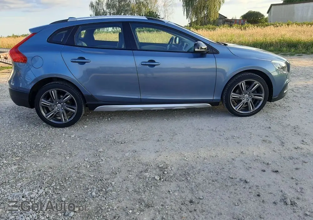 VOLVO V40 Cross Country D2