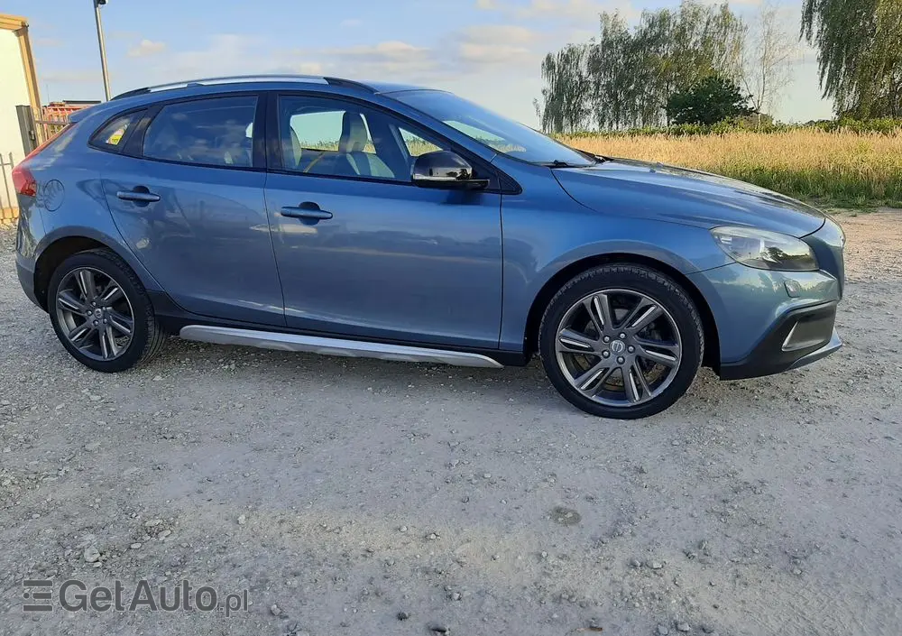 VOLVO V40 Cross Country D2