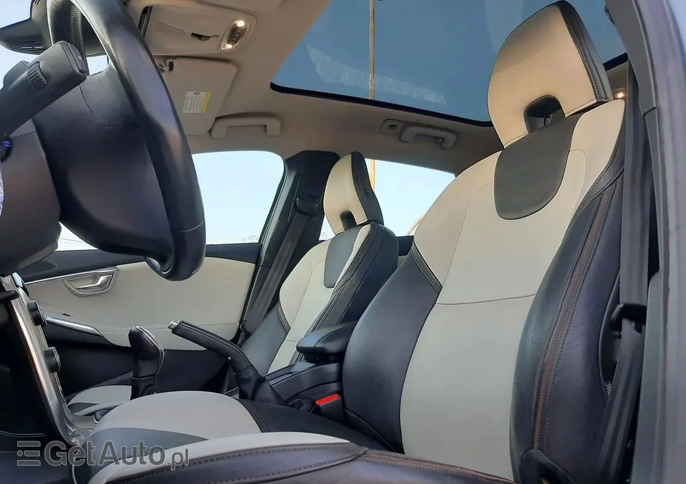 VOLVO V40 Cross Country D2