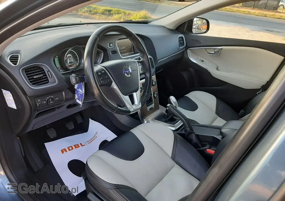 VOLVO V40 Cross Country D2