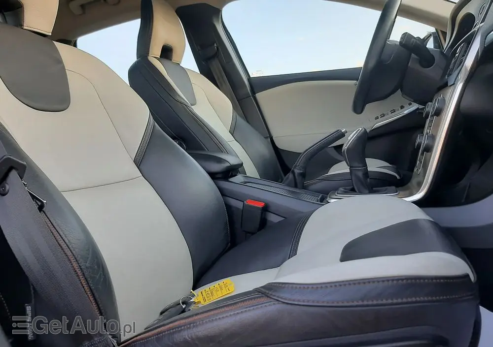VOLVO V40 Cross Country D2