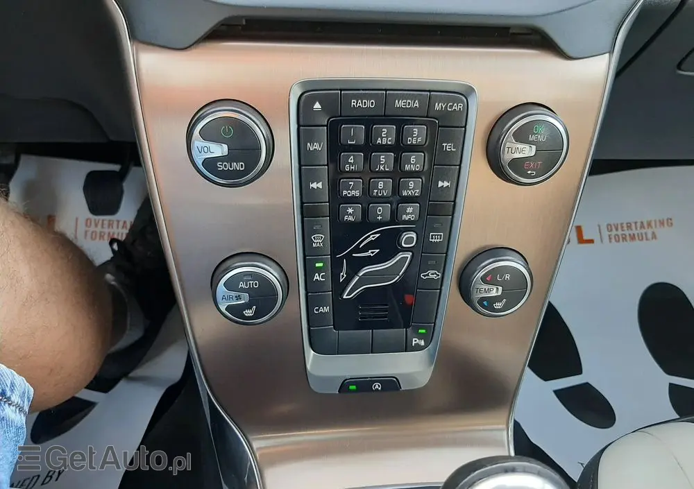 VOLVO V40 Cross Country D2