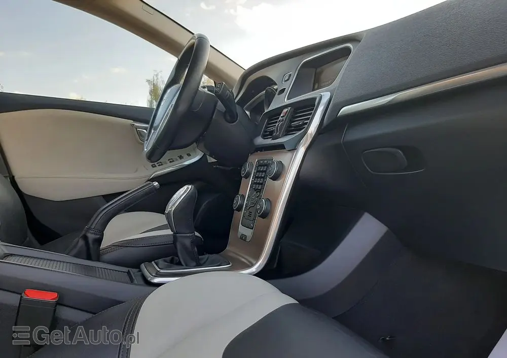 VOLVO V40 Cross Country D2