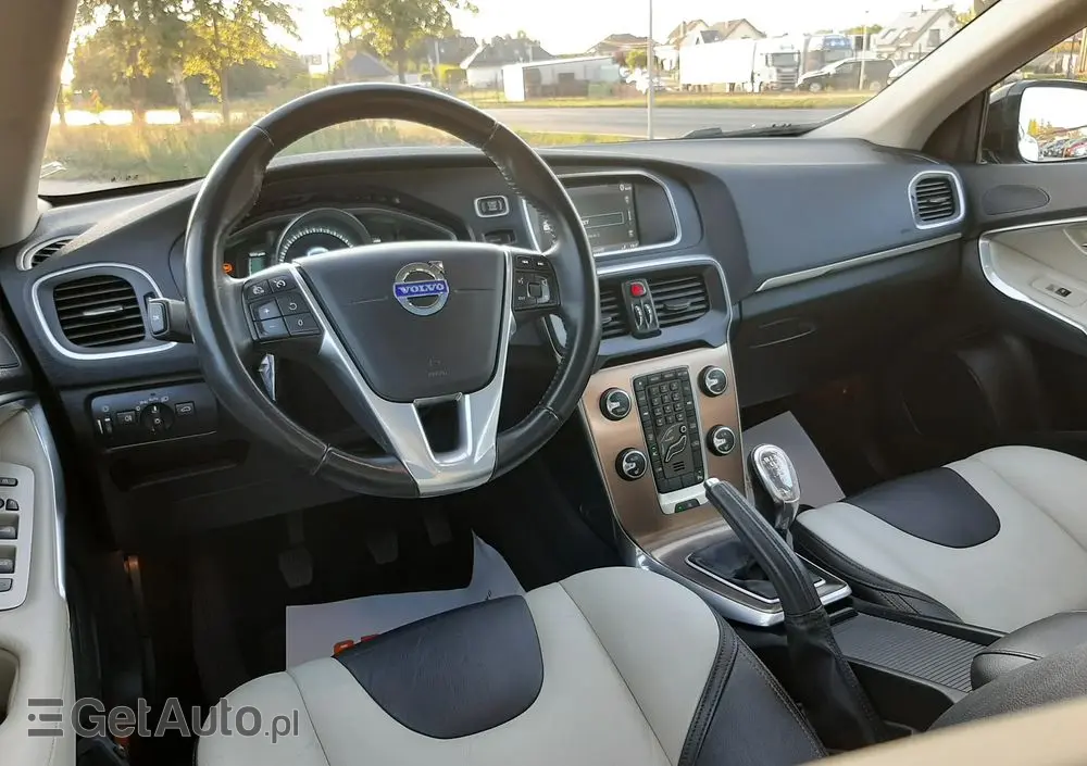 VOLVO V40 Cross Country D2