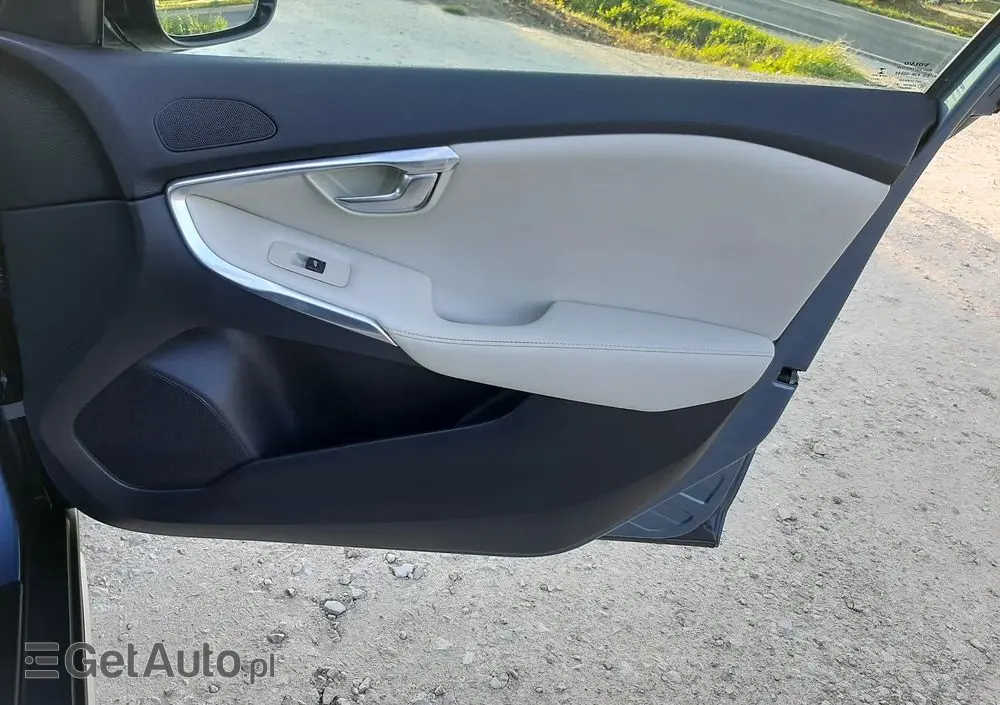 VOLVO V40 Cross Country D2