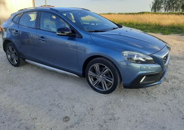 VOLVO V40 Cross Country D2