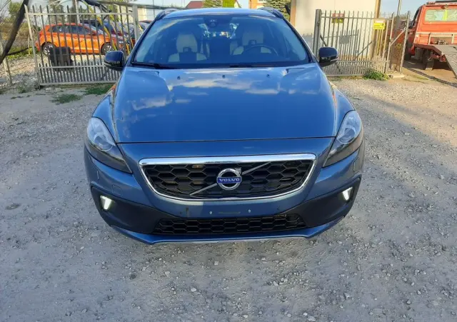 VOLVO V40 Cross Country D2