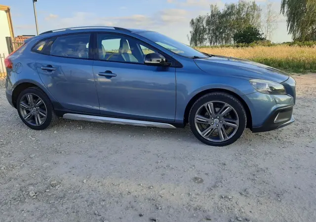 VOLVO V40 Cross Country D2