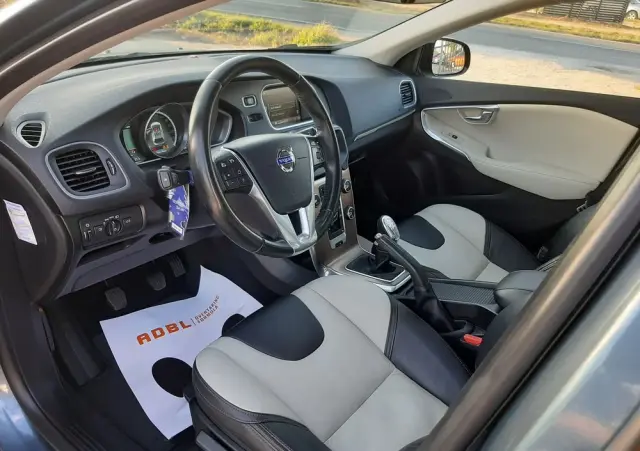 VOLVO V40 Cross Country D2