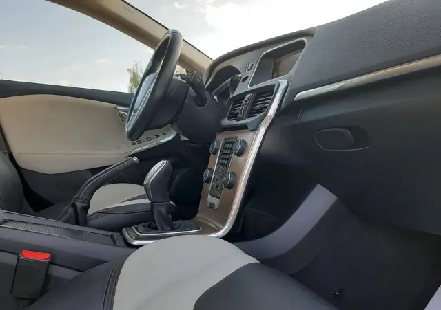VOLVO V40 Cross Country D2
