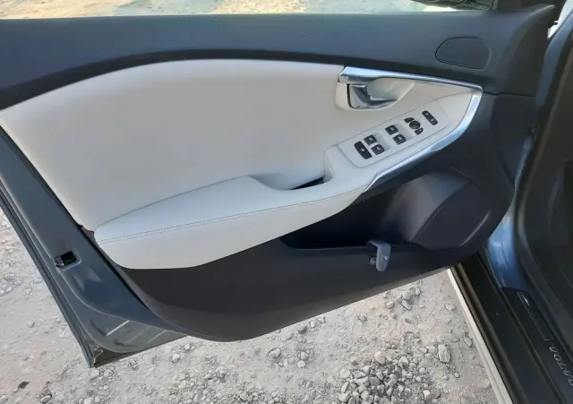 VOLVO V40 Cross Country D2