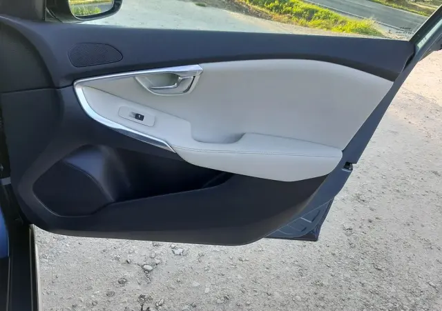 VOLVO V40 Cross Country D2