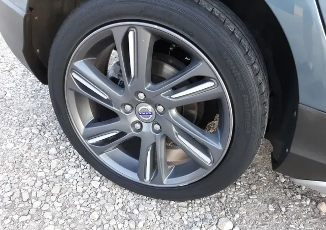 VOLVO V40 Cross Country D2