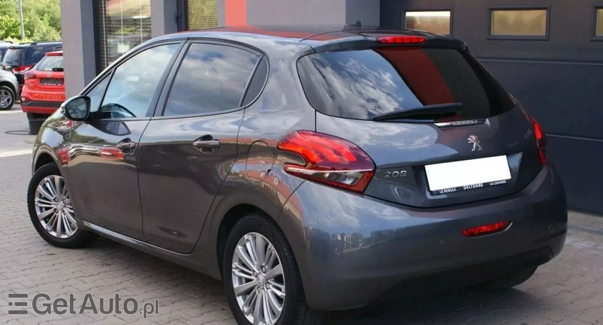 PEUGEOT 208 