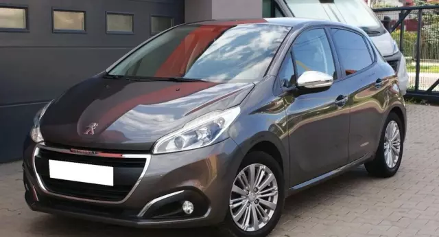 PEUGEOT 208 