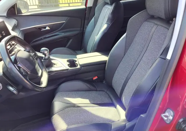 PEUGEOT 3008 BlueHDi 130 Stop & Start Allure