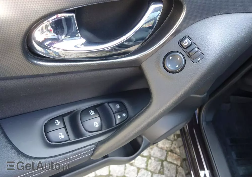 NISSAN Qashqai 1.3 DIG-T N-Connecta