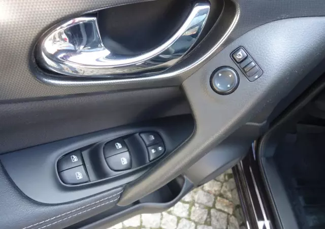 NISSAN Qashqai 1.3 DIG-T N-Connecta